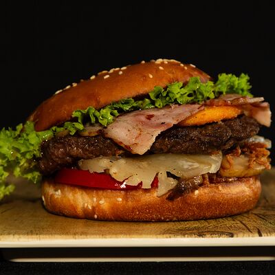 Бургер Новоросс в Black angus по цене 560 ₽