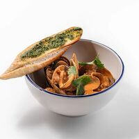 Вонголе в соусе том-ям в Моллюска Море