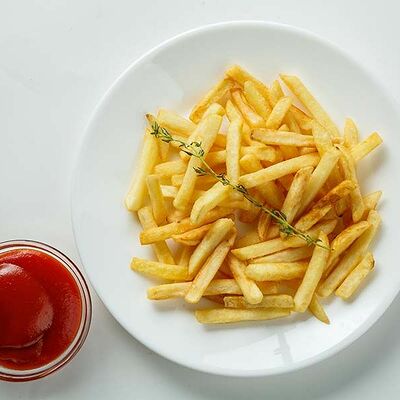 Картофель фри с кетчупом в Перчини на огне по цене 200