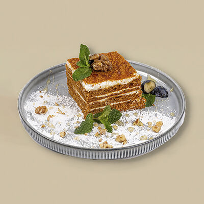 Медовик в Любим сытно по цене 580 ₽