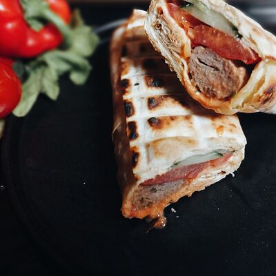 Шаурма люля-кебаб из говядиныв Шафран бистро по цене 350 ₽