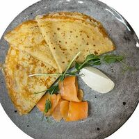 Блинчики с творожным сыром и лососем в The art cafe