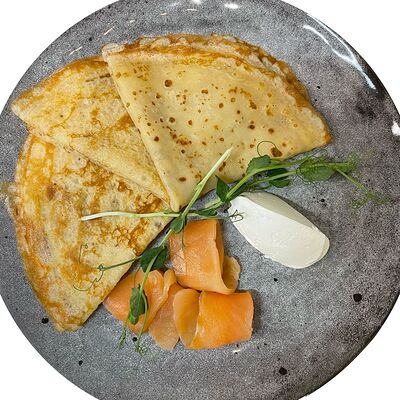 Блинчики с творожным сыром и лососем в The art cafe по цене 595 ₽