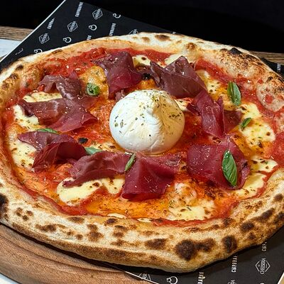 С брезаолой и бурратой в Cheeseria по цене 1380 ₽