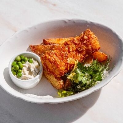 Фиш & Чипс с соусом Тартар с зелёным горошком в Brasserie Lambic по цене 1160 ₽