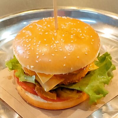 Чизбургер куриный острый (двойной) в ШаурХолл по цене 660 ₽