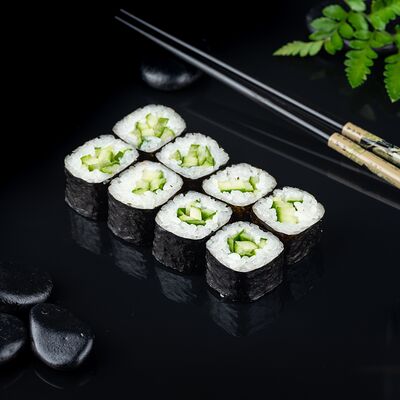 Ролл с огурцом в Татаки по цене 189 ₽