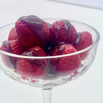 Свежие ягоды в шоколадев Острова по цене 490 ₽