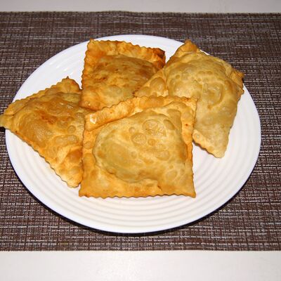 Мини-чебуреки сырные в Шашлыки & Пироги по цене 200 ₽