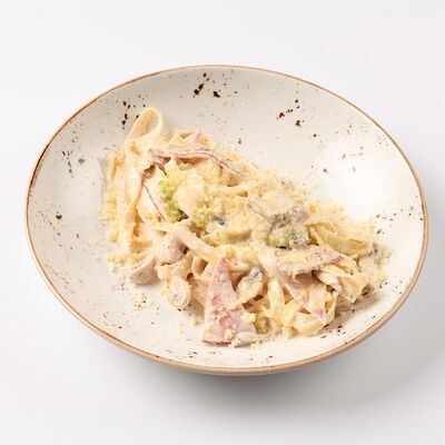 Феттуччине с ветчиной и грибами в Барбарис по цене 330 ₽