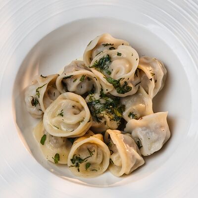 Пельмени с копчёной сметаной в Harvey & Monica по цене 600 ₽