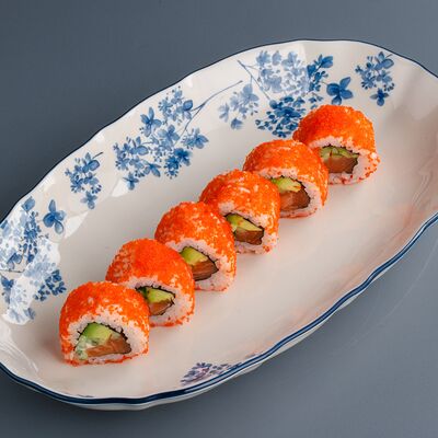 Ролл Калифорния с лососем в MO by Matisov по цене 829 ₽