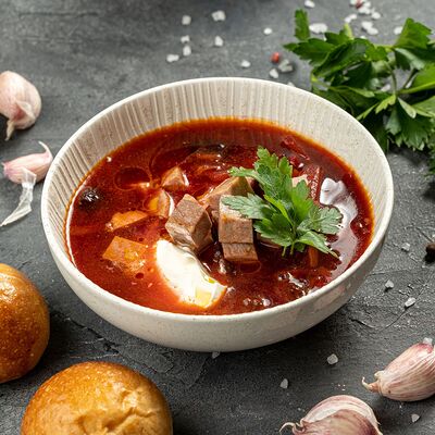 Борщ с говяжьим языком и черносливом в Сорренто по цене 385 ₽