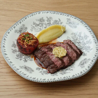 Антрекот, картофельное пюре, масло кафе де пари, томат в Salt по цене 1190 ₽