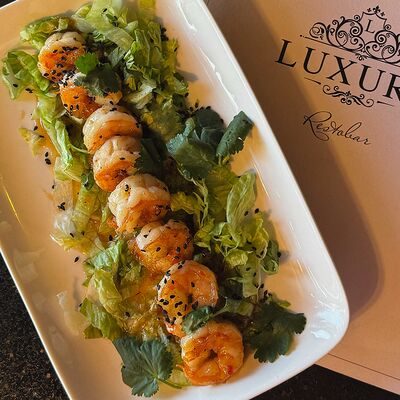 Креветки тигровые в соусе чили в Luxury по цене 580 ₽