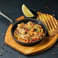 Кальмар в томатном соусе с овощами в Mesto Sushi & Grill