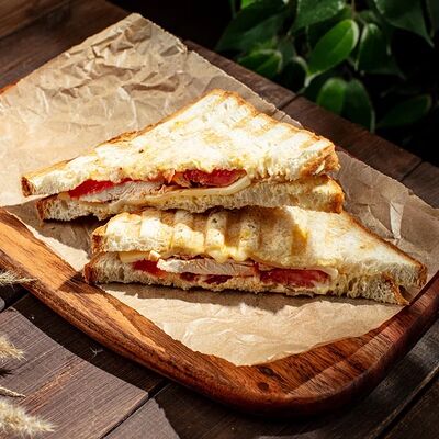 Сэндвич Классический с ветчиной и сыром в Грин по цене 199 ₽