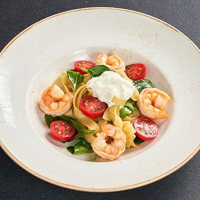 Паста со шпинатом и креветками в Lafa Lounge по цене 620 ₽