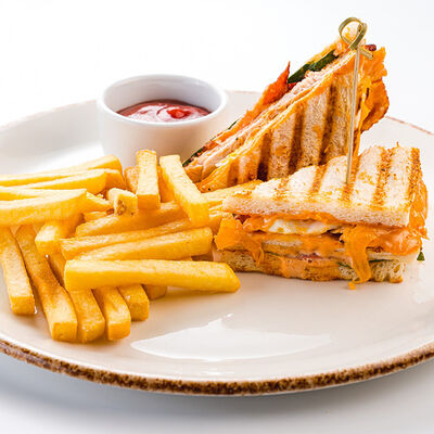 Клаб сэндвич в Udcкафе Upside Down Cake по цене 540 ₽