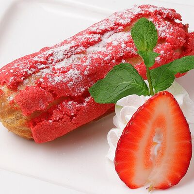 Десерт эклер мраморный с заварным кремом в Максимилианс по цене 150 ₽