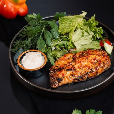 Куриная грудка гриль под соусом чили в РАХАТ по цене 710 ₽