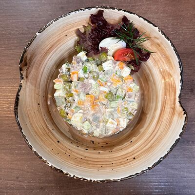 Оливье с говяжьим языкомв Лепила мама по цене 360 ₽