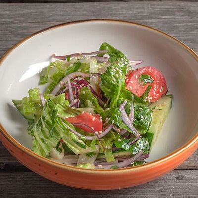 Овощной салат по-грузински в Кацо по цене 390 ₽