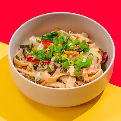 Лапша яичная с овощами в Ok Noodle по цене 319 ₽