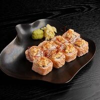 Ролл опалённый лосось, гребешок спайси, дрессинг васаби в Hedo