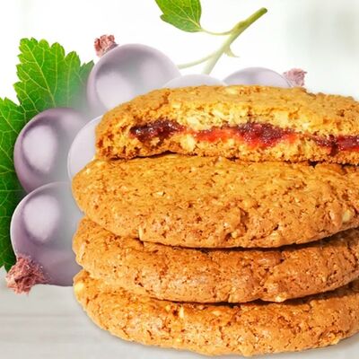 Печенье овсяное с хлопьями и начинкой из смородины в индивидуальной упаковке в Городок вкуса по цене 60 ₽