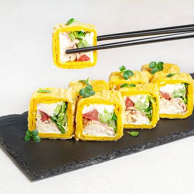 Горячий ролл Тортилья Hot в Суши Boom по цене 534 ₽