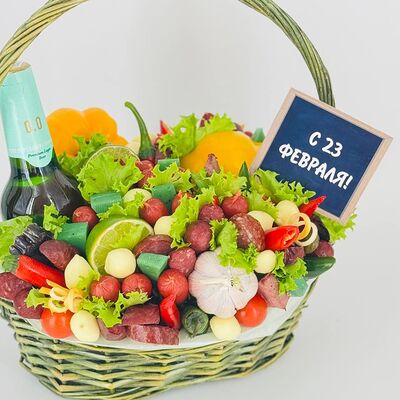 Халяль букет на 23 февраля с безалкогольным пивом в корзинев Дарите красиво по цене 7699 ₽