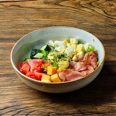 Салат Кобб с беконом в BARak O’Mama по цене 450 ₽