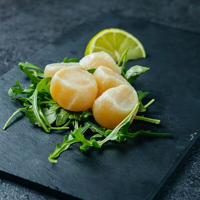 Сашими с гребешком в Rolls Bar по цене 667 ₽