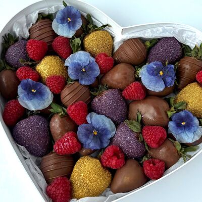 Клубника в шоколаде набор Flowers в Клубника в шоколаде Gayatilab по цене 8500 ₽
