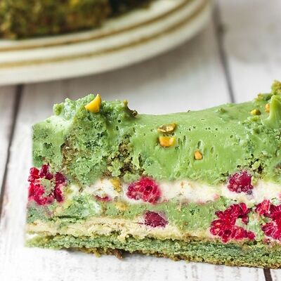 Фисташковый торт с малиной в Шашлык City по цене 320 ₽