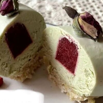 Пирожное Лайм-клубника-базилик в Формула успеха по цене 620 ₽