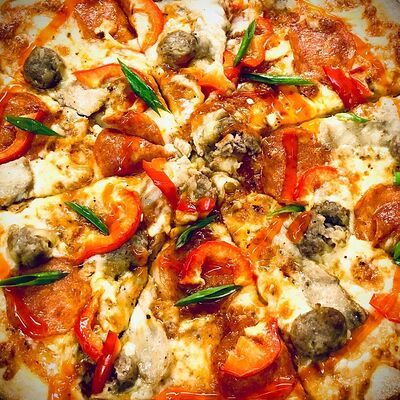 Пицца Мясная в Dragon по цене 650 ₽