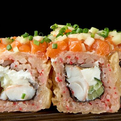 Мягкая темпура с креветкой и тартаром из лосося в Полтора тигра по цене 820