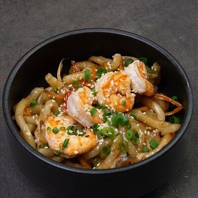 Удон с креветками в Pho Tom по цене 530 ₽