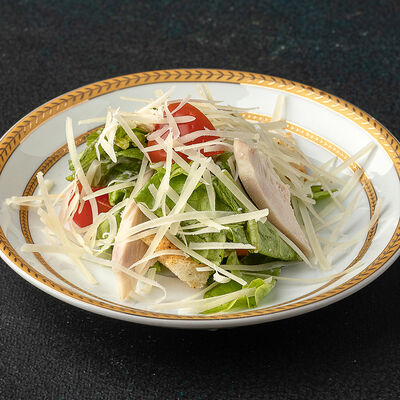 Салат Цезарь с курицей в Orisushi по цене 400 ₽