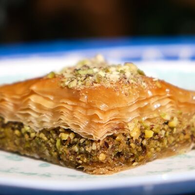 Пахлава с грецким орехом 50 г в Maroon по цене 390 ₽