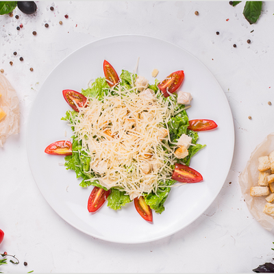 Салат Цезарь с курицей в Pizza Sun по цене 369 ₽