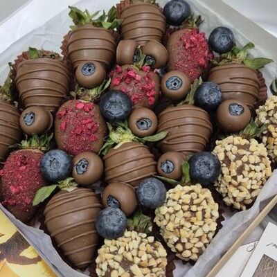 Клубника в шоколаде и Голубика в шоколадев Strawberry Мастерская клубники в шоколаде по цене 4500 ₽
