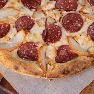 Пицца Охотничья в Mir love по цене 1047 ₽