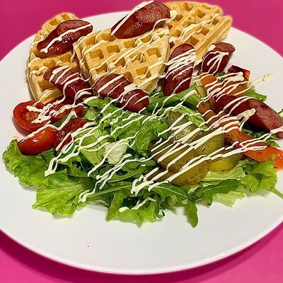 Бельгийские вафли с колбасками в Meow cafe по цене 480 ₽
