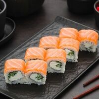 Ролл Филадельфия лайт в Omakase Yoshitake Sushi