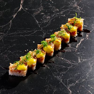 Осидзуси c красным попугаем в Gills по цене 770 ₽