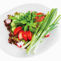 Тарелка свежих овощей в Абица