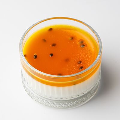 Панна-котта со вкусом маракуйи в Avo kitchen & bar по цене 600 ₽